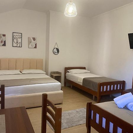 Vila M Vera Rooms With Kitchen And Apartments Durrës Exterior foto