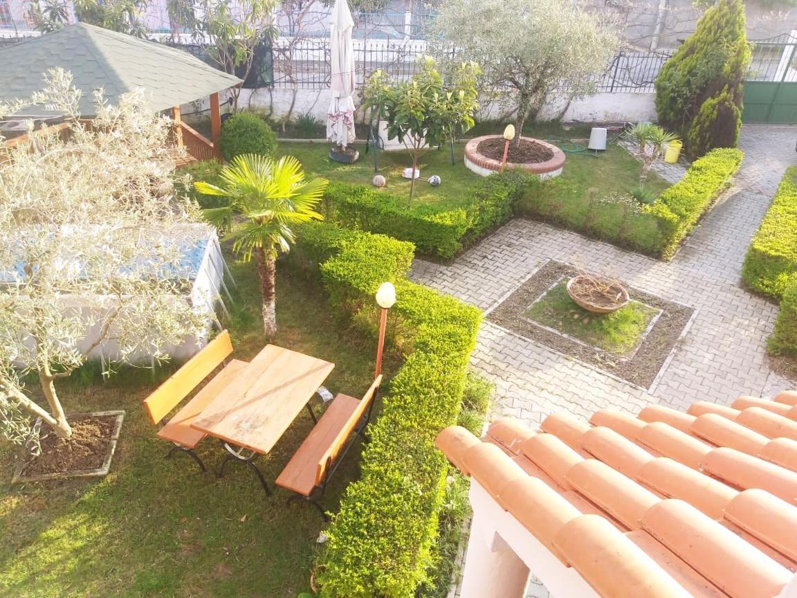 Vila M Vera Rooms With Kitchen And Apartments Durrës Exterior foto