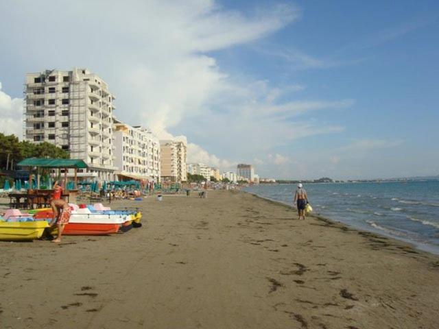 Vila M Vera Rooms With Kitchen And Apartments Durrës Exterior foto