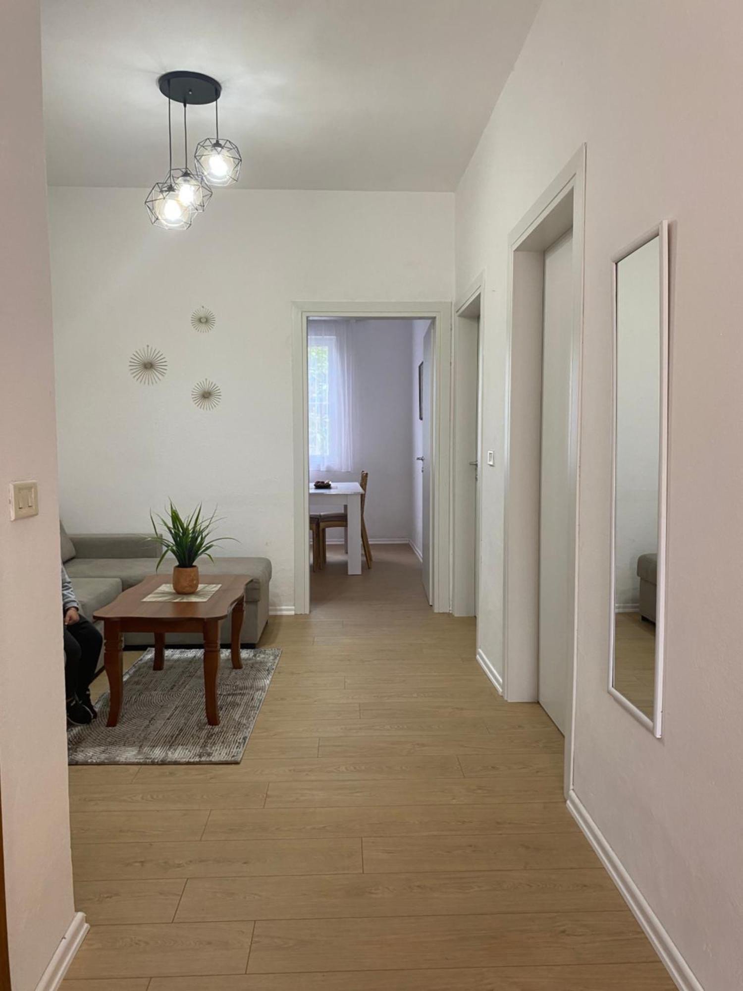 Vila M Vera Rooms With Kitchen And Apartments Durrës Exterior foto