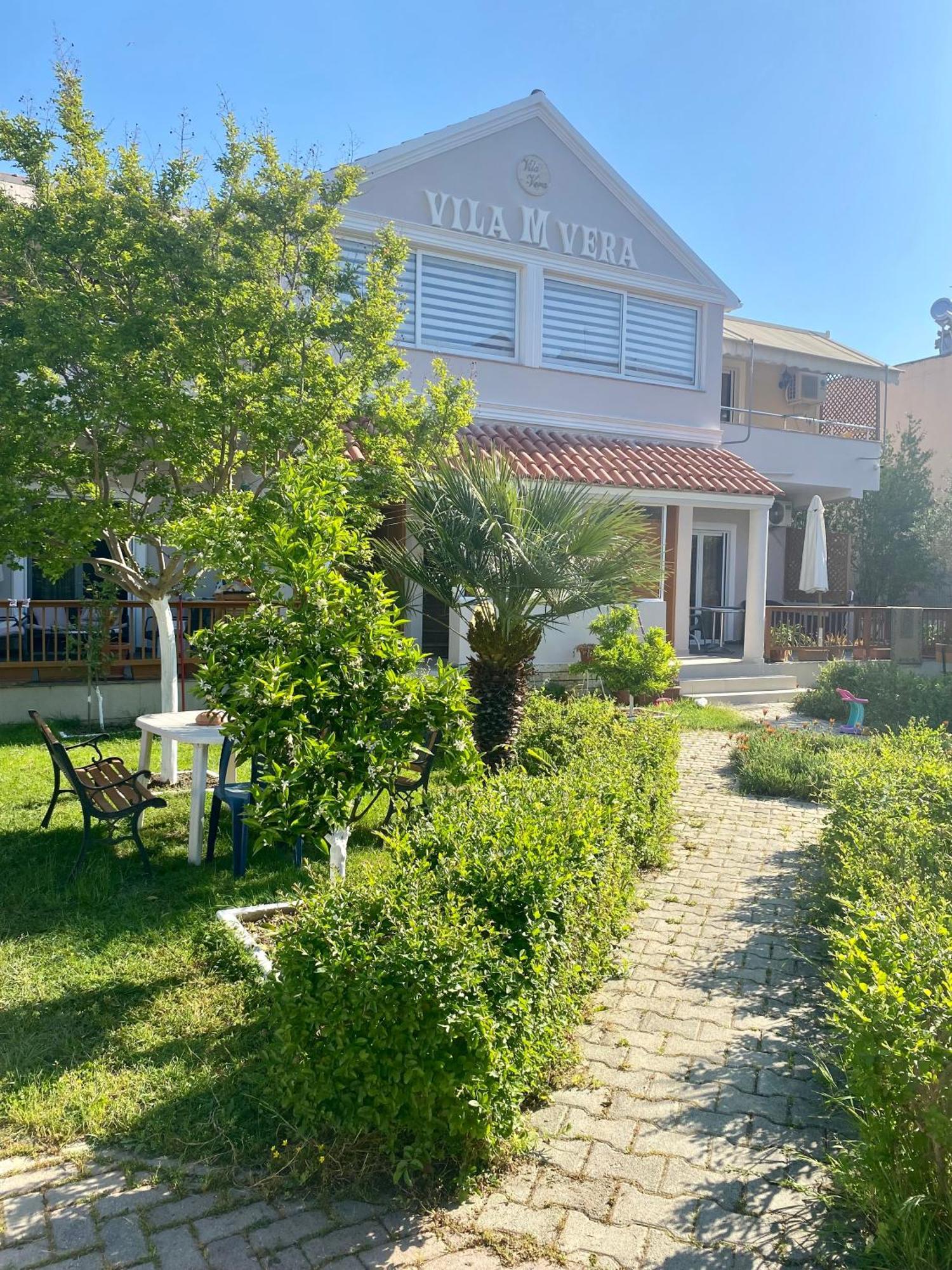 Vila M Vera Rooms With Kitchen And Apartments Durrës Exterior foto