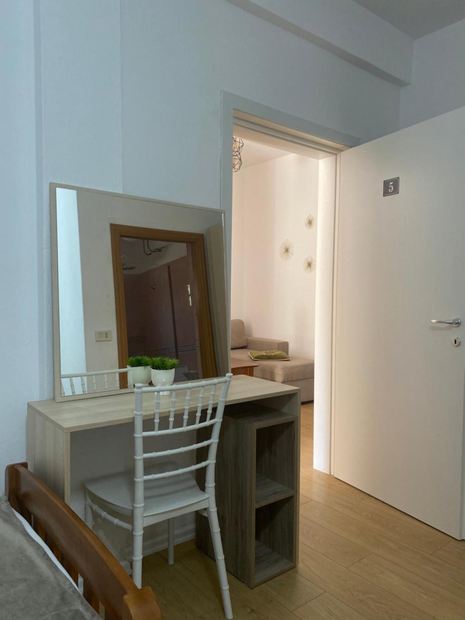 Vila M Vera Rooms With Kitchen And Apartments Durrës Exterior foto