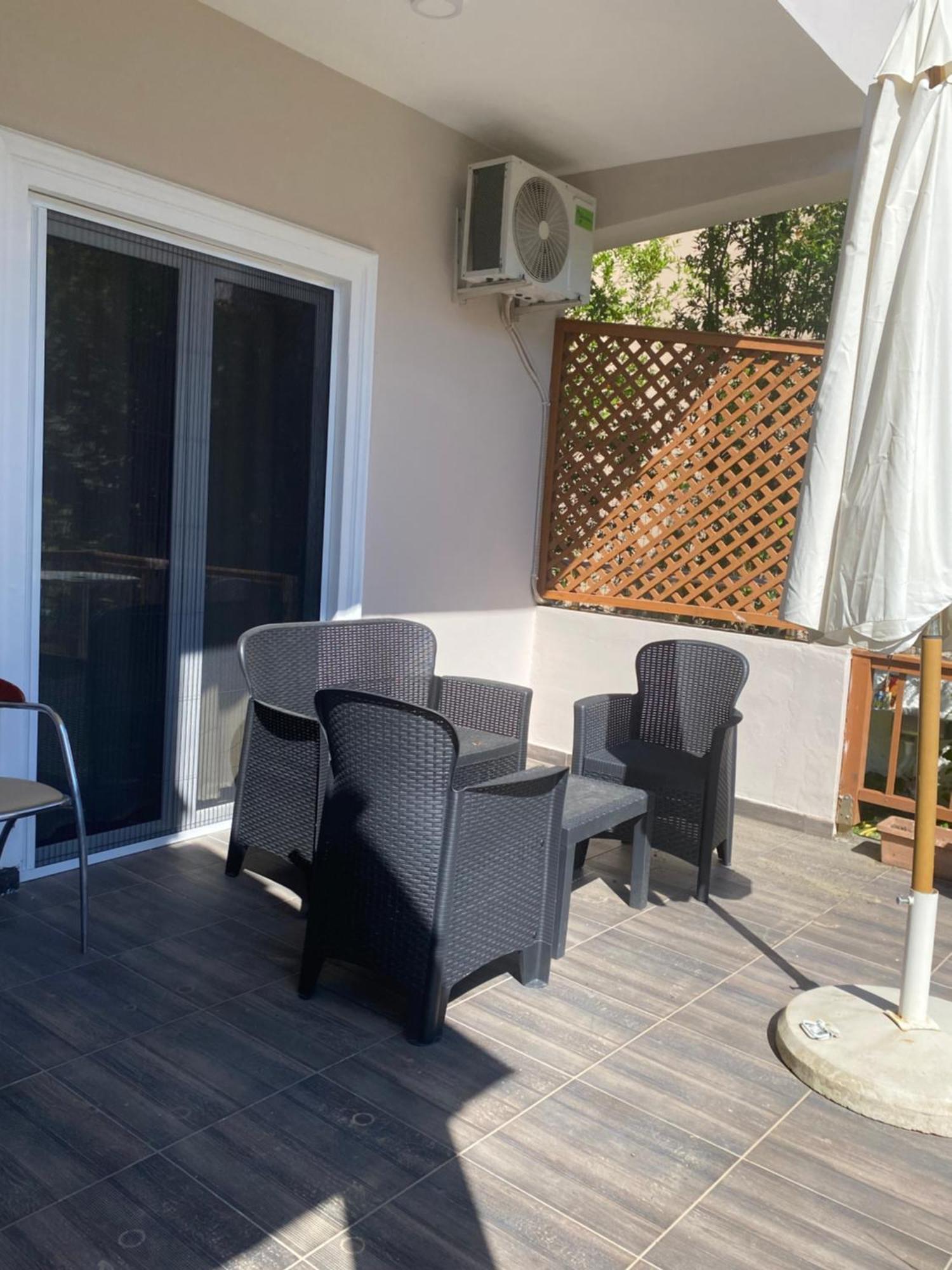 Vila M Vera Rooms With Kitchen And Apartments Durrës Exterior foto