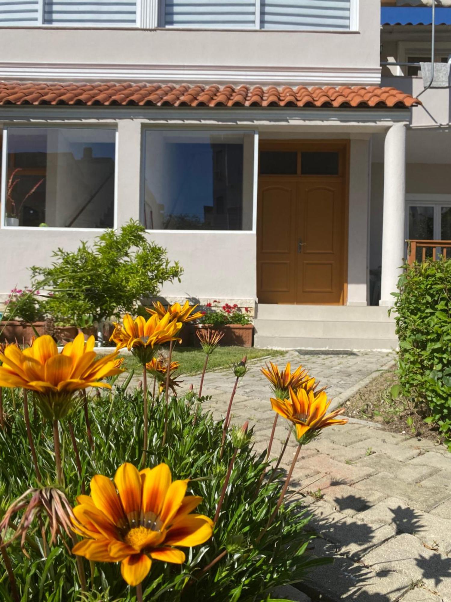 Vila M Vera Rooms With Kitchen And Apartments Durrës Exterior foto